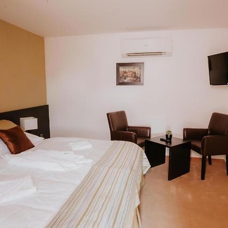 Hotel Bonaparte Kosice Luaran gambar