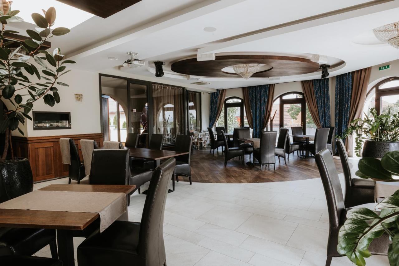 Hotel Bonaparte Kosice Luaran gambar