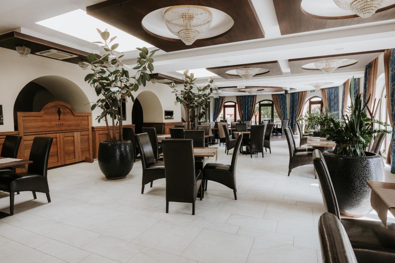 Hotel Bonaparte Kosice Luaran gambar