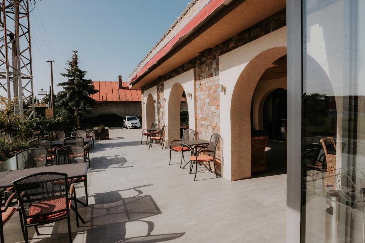 Hotel Bonaparte Kosice Luaran gambar